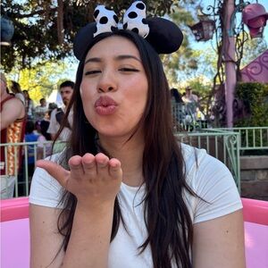 Meet your Posher, Leslye